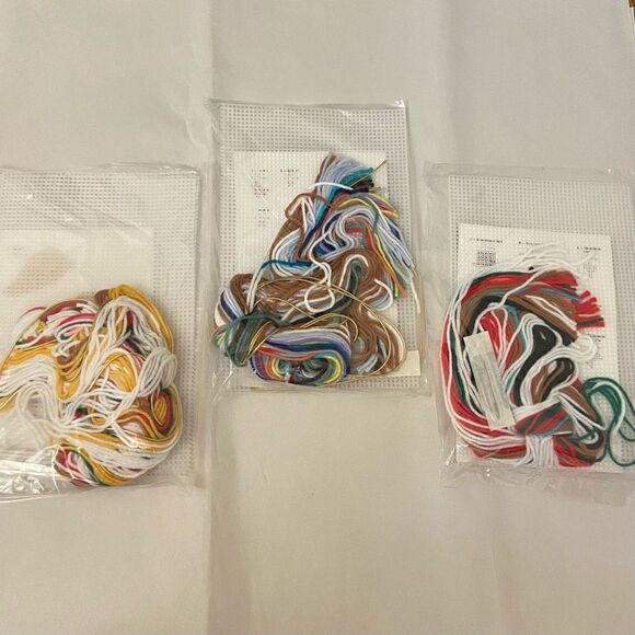 The Needlecraft Shop Plastic Canvas Christmas Trimmings Nativity Angel Snowman - Picture 2 of 6